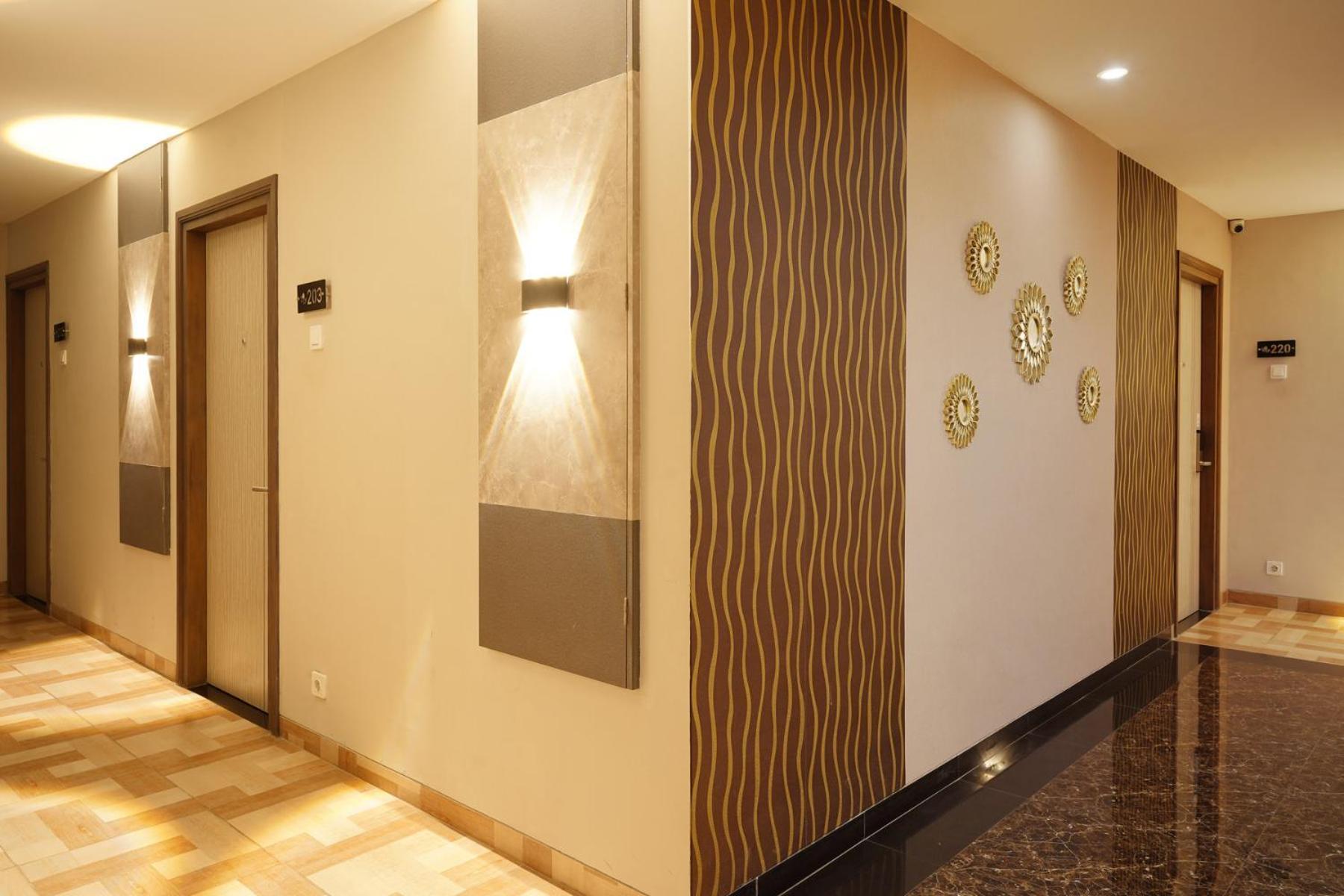 Front One Hotel Sragen Exterior photo