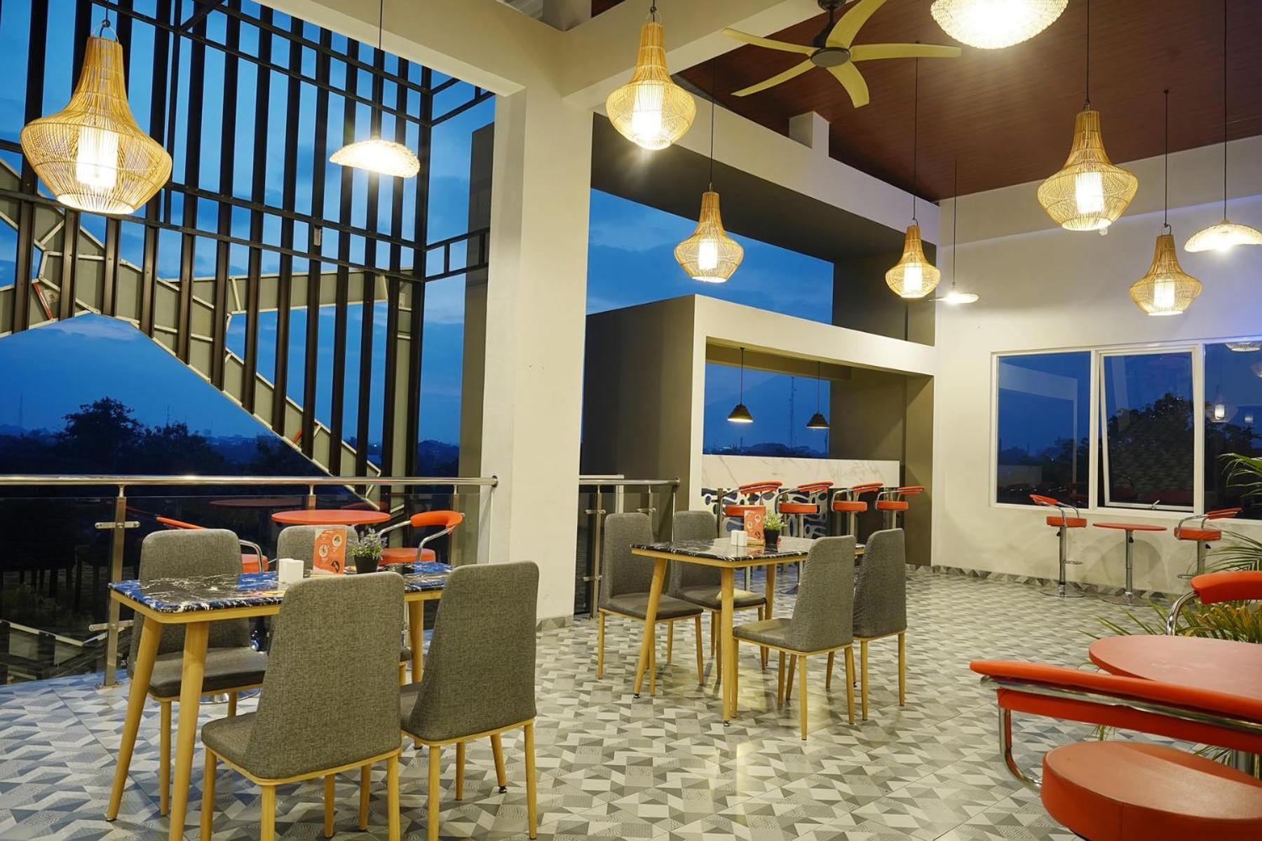 Front One Hotel Sragen Exterior photo